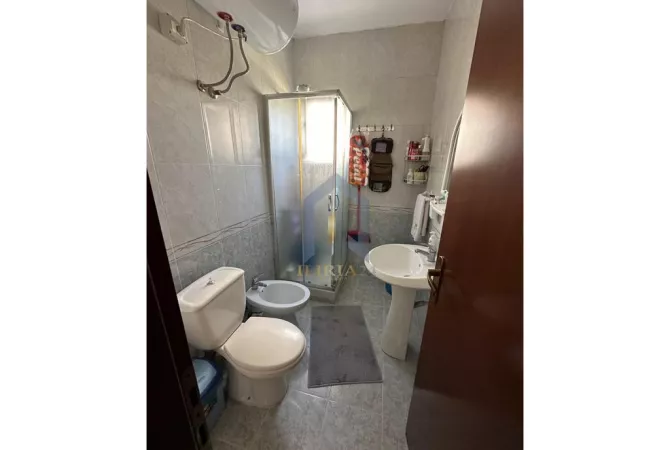 Shtepi me qera Apartament ne Tirane, 2+1, Mobilimi E mobiluar, Pagesa 550  Euro.