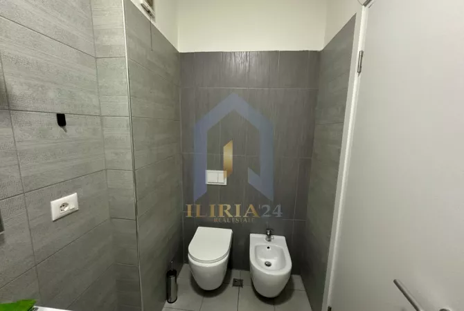 Shtepi me qera Apartament ne Tirane, 2+1, Mobilimi Pjeserisht e mobiluar, Pagesa 850  Euro.