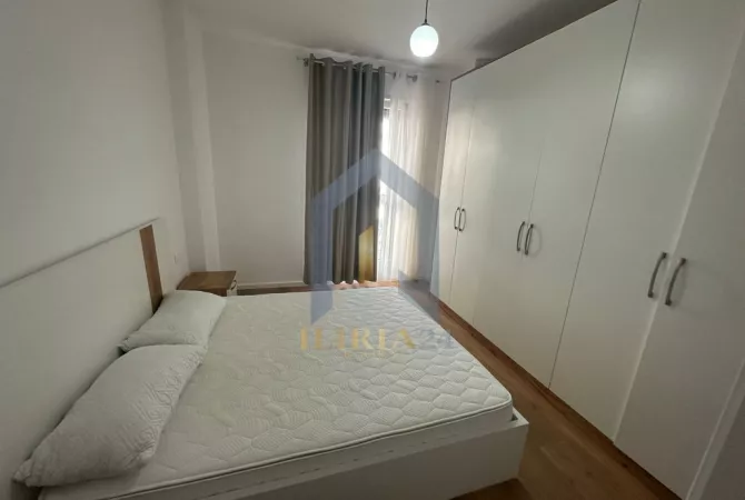 Shtepi me qera Apartament ne Tirane, 2+1, Mobilimi E mobiluar, Pagesa 800  Euro.