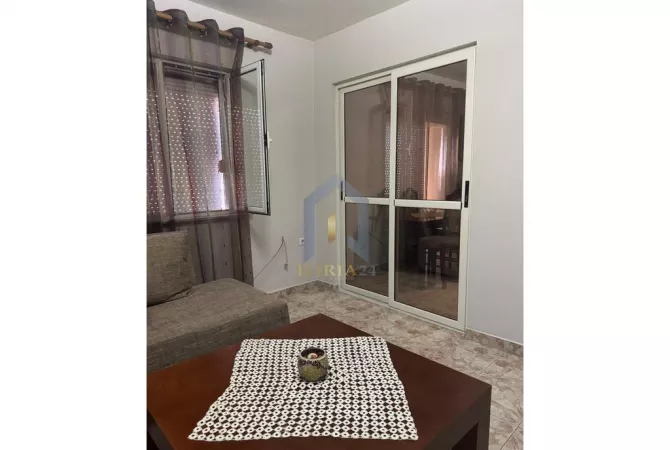 Shtepi me qera Apartament ne Tirane, 2+1, Mobilimi E mobiluar, Pagesa 5,000  Euro.