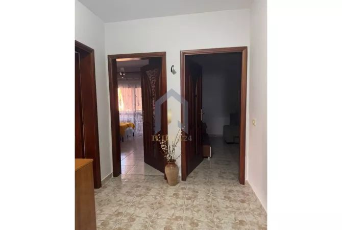 Shtepi me qera Apartament ne Tirane, 2+1, Mobilimi E mobiluar, Pagesa 5,000  Euro.