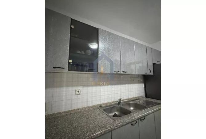 Shtepi me qera Apartament ne Tirane, 2+1, Mobilimi E mobiluar, Pagesa 5,000  Euro.