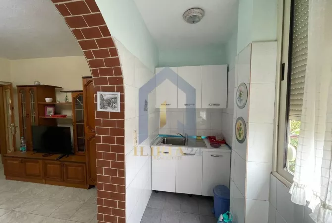 Shtepi me qera Apartament ne Tirane, 2+1, Mobilimi E mobiluar, Pagesa 600  Euro.