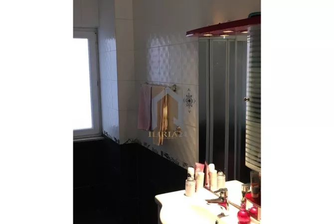 Shtepi me qera Apartament ne Tirane, 2+1, Mobilimi E mobiluar, Pagesa 700  Euro.