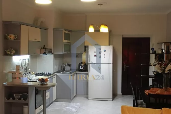 Shtepi me qera Apartament ne Tirane, 2+1, Mobilimi E mobiluar, Pagesa 700  Euro.