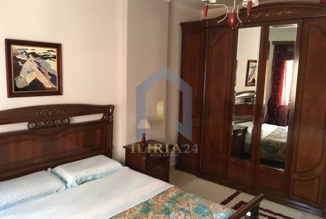 Shtepi me qera Apartament ne Tirane, 2+1, Mobilimi E mobiluar, Pagesa 700  Euro.