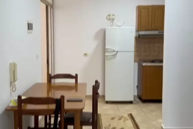 Shtepi me qera Apartament ne Tirane, 2+1, Mobilimi Pjeserisht e mobiluar, Pagesa 600  Euro.