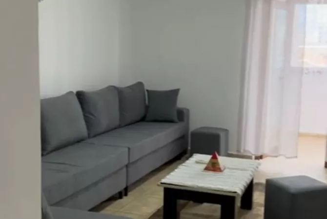 Shtepi me qera Apartament ne Tirane, 2+1, Mobilimi Pjeserisht e mobiluar, Pagesa 600  Euro.