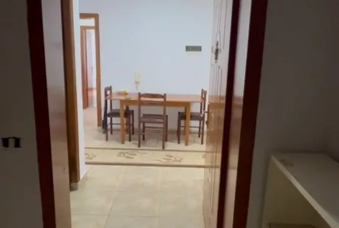 Shtepi me qera Apartament ne Tirane, 2+1, Mobilimi Pjeserisht e mobiluar, Pagesa 600  Euro.