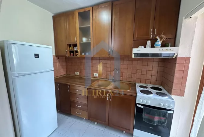 Shtepi me qera Apartament ne Tirane, 1+1, Mobilimi E mobiluar, Pagesa 550  Euro.