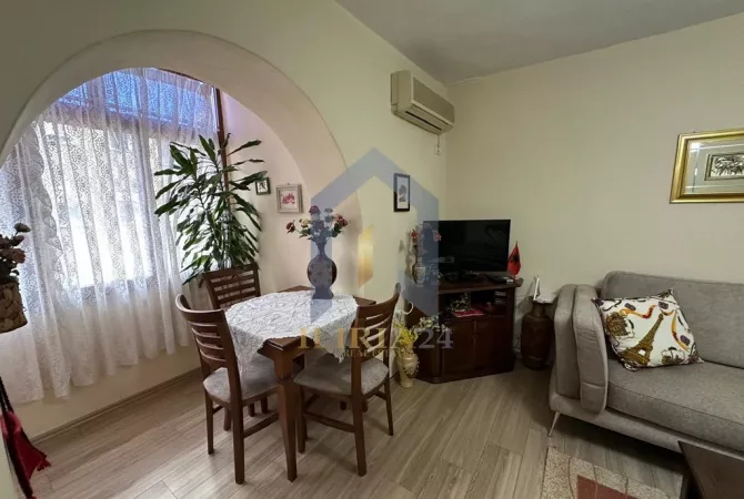 Shtepi me qera Apartament ne Tirane, 1+1, Mobilimi E mobiluar, Pagesa 550  Euro.