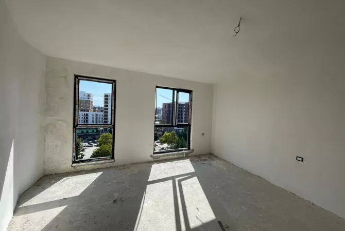 Shtepi ne shitje Apartament ne Tirane, 1+1, Mobilimi Bosh, pa mobiluar, Pagesa 125,000  Euro.