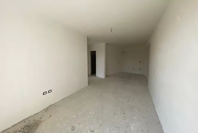 Shtepi ne shitje Apartament ne Tirane, 1+1, Mobilimi Bosh, pa mobiluar, Pagesa 125,000  Euro.