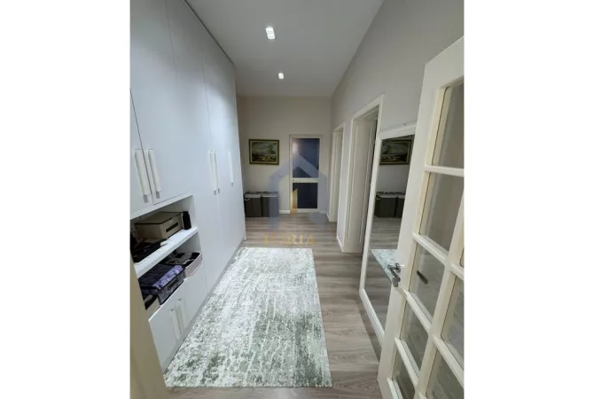 Shtepi me qera Apartament ne Tirane, 2+1, Mobilimi E mobiluar, Pagesa 800  Euro.