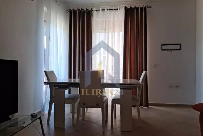 Shtepi me qera 2+1 ne Tirane - 1,000 Euro