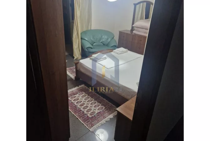 Shtepi me qera Apartament ne Tirane, 2+1, Mobilimi E mobiluar, Pagesa 450  Euro.