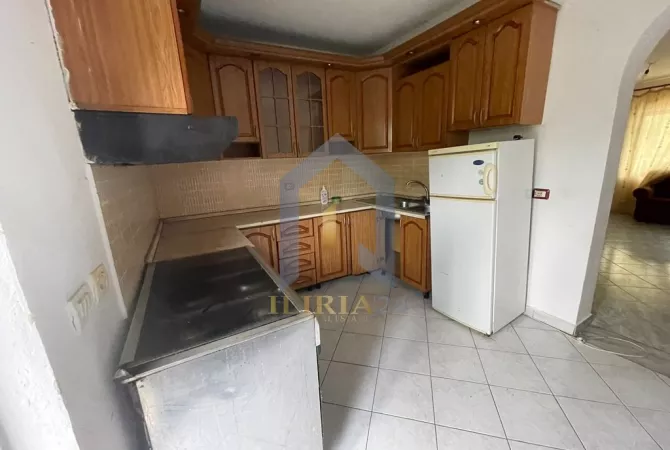 Shtepi me qera Shtepi Private ne Tirane, 1+1, Mobilimi Pjeserisht e mobiluar, Pagesa 350  Euro.