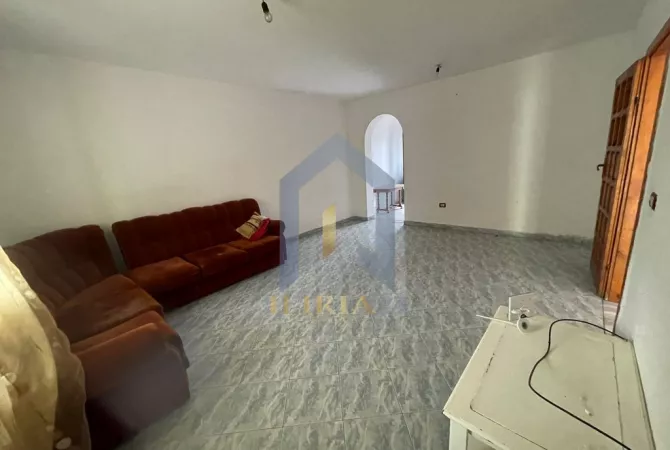 Shtepi me qera Shtepi Private ne Tirane, 1+1, Mobilimi Pjeserisht e mobiluar, Pagesa 350  Euro.