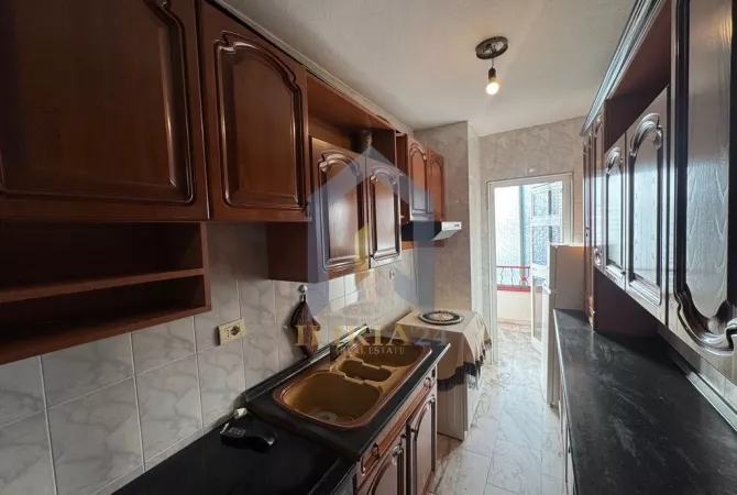 Shtepi me qera Apartament ne Tirane, 1+1, Mobilimi E mobiluar, Pagesa 450  Euro.