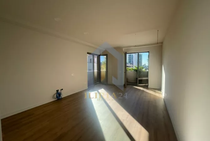 Ambient biznesi me qera 3+1 ne Tirane - 2,200 Euro