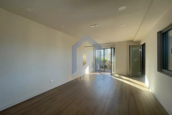 Ambient biznesi me qera 3+1 ne Tirane - 2,200 Euro