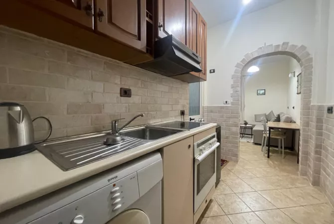 Shtepi me qera Apartament ne Tirane, 1+1, Mobilimi E mobiluar, Pagesa 450  Euro.