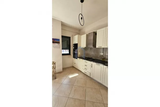Shtepi me qera 3+1 ne Tirane - 750 Euro