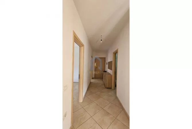 Shtepi me qera Apartament ne Tirane, 3+1, Mobilimi Pjeserisht e mobiluar, Pagesa 750  Euro.