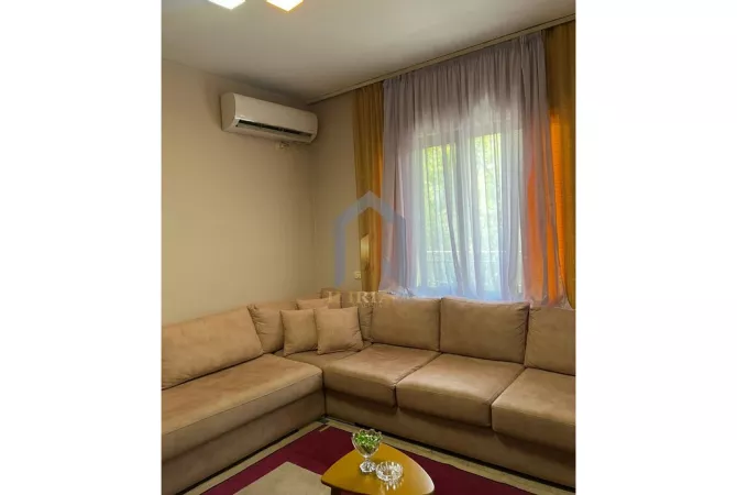 Shtepi me qera Apartament ne Tirane, 2+1, Mobilimi E mobiluar, Pagesa 700  Euro.