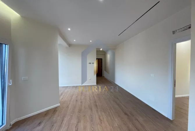 Shtepi ne shitje Apartament ne Tirane, 1+1, Mobilimi Bosh, pa mobiluar, Pagesa 124,750  Euro.