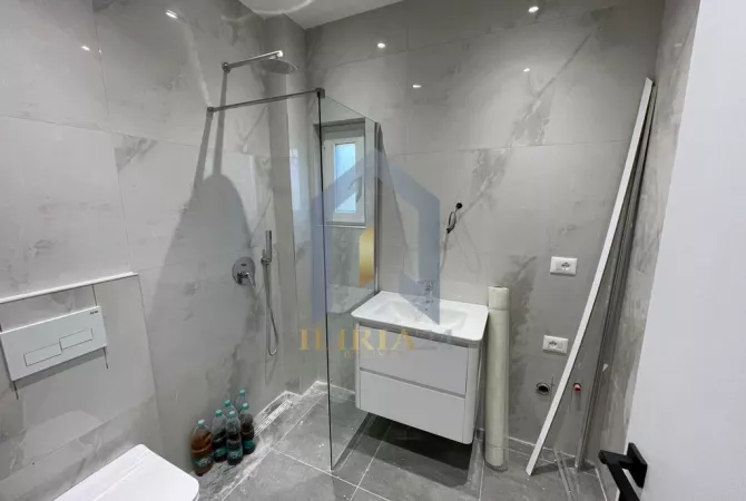 Shtepi ne shitje Apartament ne Tirane, 1+1, Mobilimi Bosh, pa mobiluar, Pagesa 124,750  Euro.