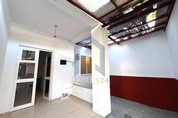 Ambient biznesi me qera 2+1 ne Tirane - 800 Euro