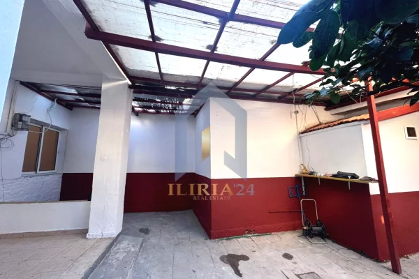 Ambient biznesi me qera 2+1 ne Tirane - 800 Euro