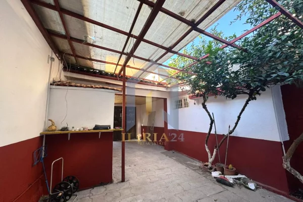 Ambient biznesi me qera 2+1 ne Tirane - 800 Euro