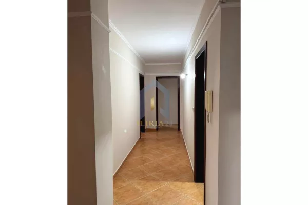 Shtepi me qera Apartament ne Tirane, 5+1, Mobilimi Pjeserisht e mobiluar, Pagesa 1,700  Euro.