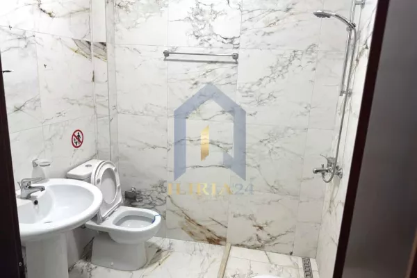 Shtepi me qera Apartament ne Tirane, 5+1, Mobilimi Pjeserisht e mobiluar, Pagesa 1,700  Euro.