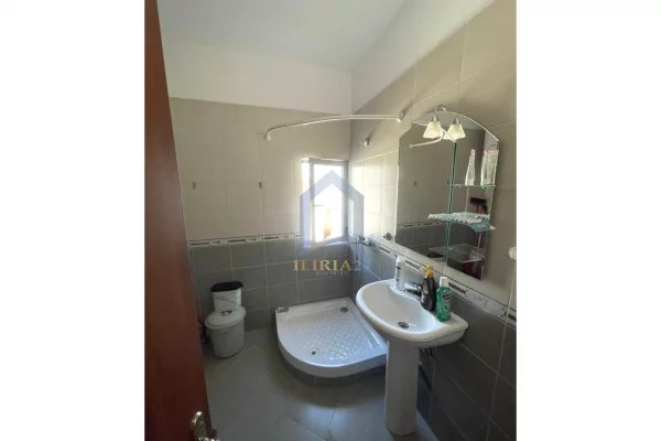 Shtepi ne shitje Apartament ne Tirane, 1+1, Mobilimi E mobiluar, Pagesa 95,000  Euro.