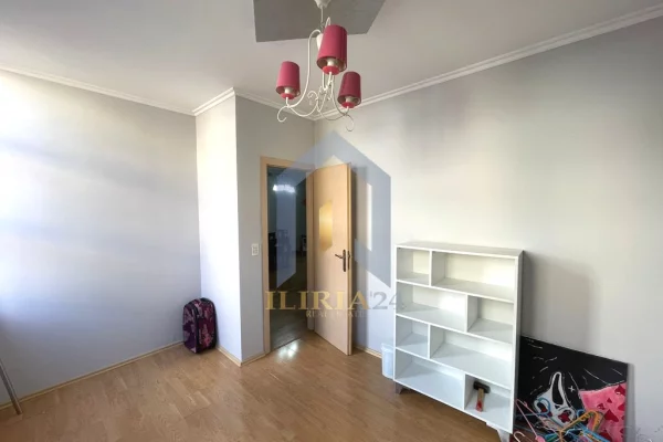 Shtepi ne shitje Apartament ne Tirane, 3+1, Mobilimi E mobiluar, Pagesa 255,000  Euro.