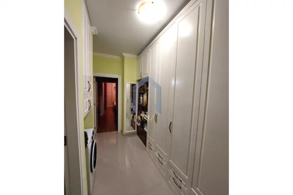 Shtepi ne shitje Apartament ne Tirane, 2+1, Mobilimi E mobiluar, Pagesa 140,000  Euro.