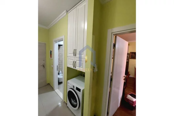 Shtepi ne shitje Apartament ne Tirane, 2+1, Mobilimi E mobiluar, Pagesa 140,000  Euro.