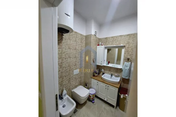 Shtepi ne shitje Apartament ne Tirane, 2+1, Mobilimi E mobiluar, Pagesa 140,000  Euro.