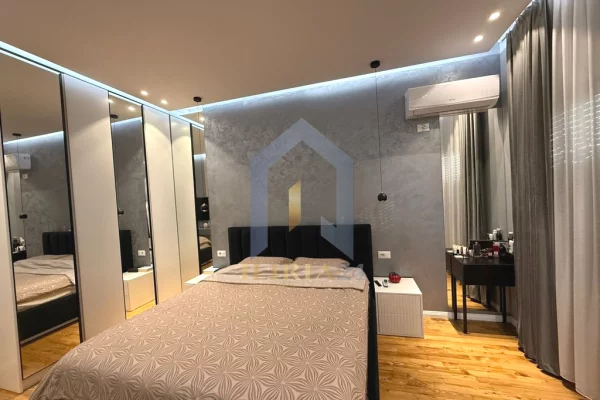 Shtepi ne shitje 3+1 ne Tirane - 300,000 Euro