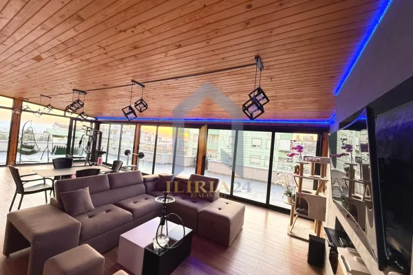 Shtepi ne shitje Penthose(kati i fundit panoramik) ne Tirane, 3+1, Mobilimi E mobiluar, Pagesa 300,000  Euro.