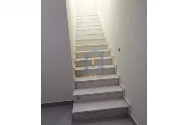 Shtepi me qera Apartament ne Tirane, 2+1, Mobilimi E mobiluar, Pagesa 450  Euro.