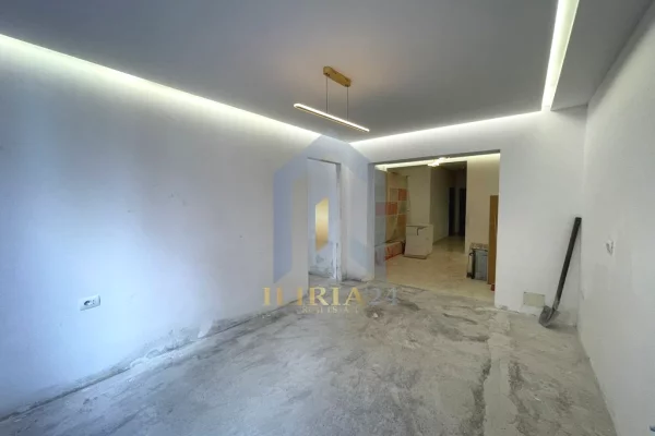 Shtepi ne shitje Apartament ne Tirane, 2+1, Mobilimi Bosh, pa mobiluar, Pagesa 120,000  Euro.