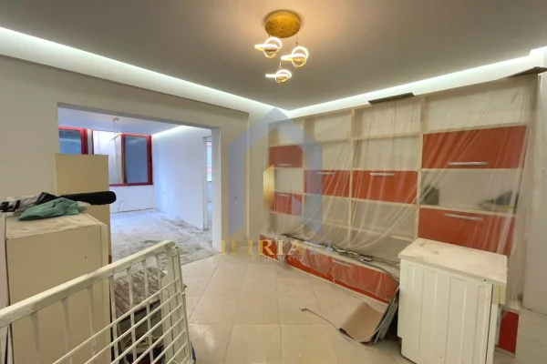 Shtepi ne shitje Apartament ne Tirane, 2+1, Mobilimi Bosh, pa mobiluar, Pagesa 120,000  Euro.