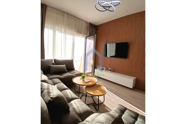 Shtepi me qera 2+1 ne Tirane - 1,000 Euro