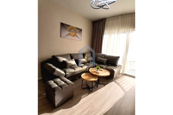 Shtepi me qera 2+1 ne Tirane - 1,000 Euro