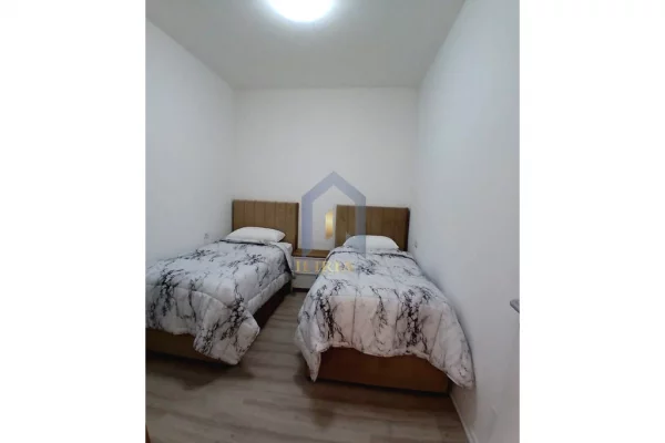 Shtepi me qera Apartament ne Tirane, 2+1, Mobilimi E mobiluar, Pagesa 1,000  Euro.