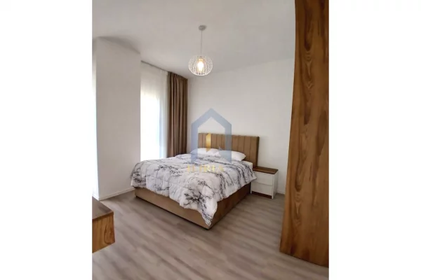 Shtepi me qera Apartament ne Tirane, 2+1, Mobilimi E mobiluar, Pagesa 1,000  Euro.